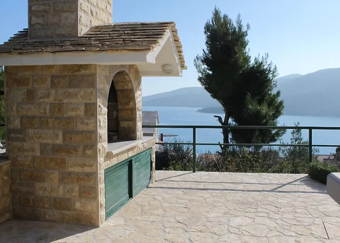 With A Parking Space Marina, Trogir - 6014 Apartamento Marina (Bossoglina)