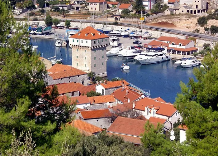 Apartamento With A Parking Space Marina, Trogir - 6014 Marina (Bossoglina)