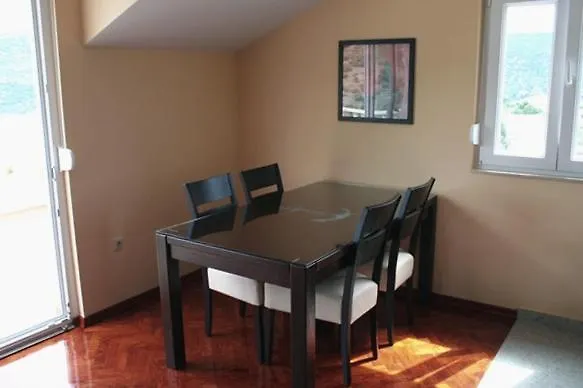 With A Parking Space Marina, Trogir - 6014 Apartamento Marina (Bossoglina)